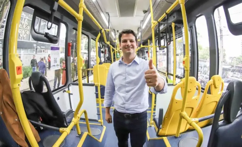 Eduardo Pimentel reduz tarifa de ônibus de Curitiba para R$ 3 aos domingos e feriados