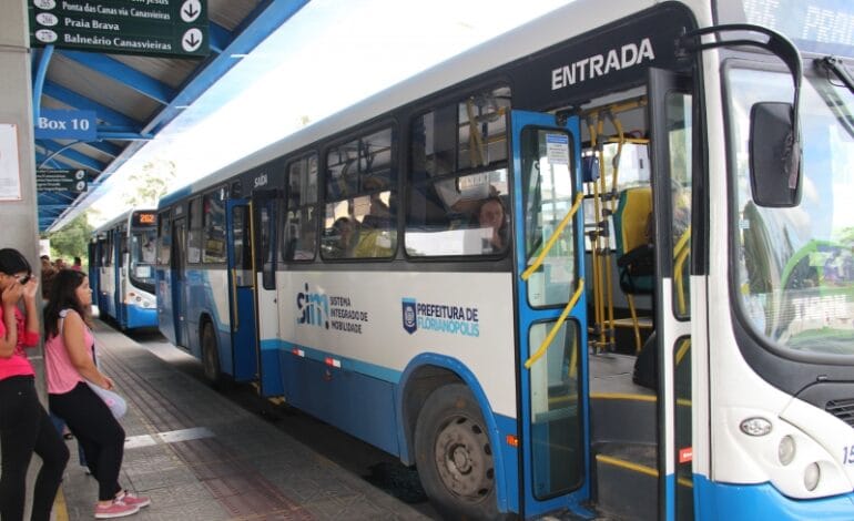 Florianópolis lidera com a passagem mais cara, mas Curitiba aparece na disputa