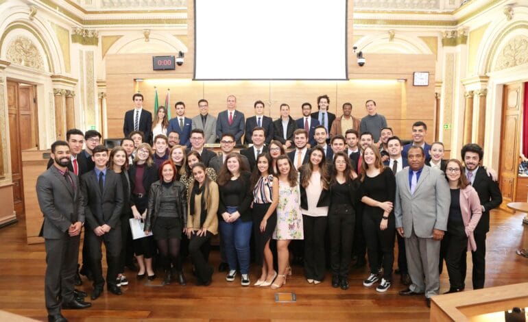 Câmara Municipal Universitária: proposta aproxima jovens da política