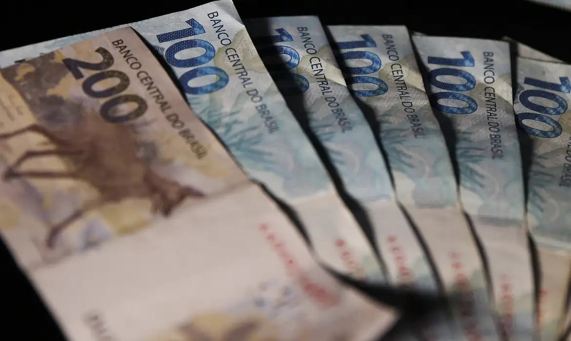 Salário mínimo a R$ 1.518 já está valendo