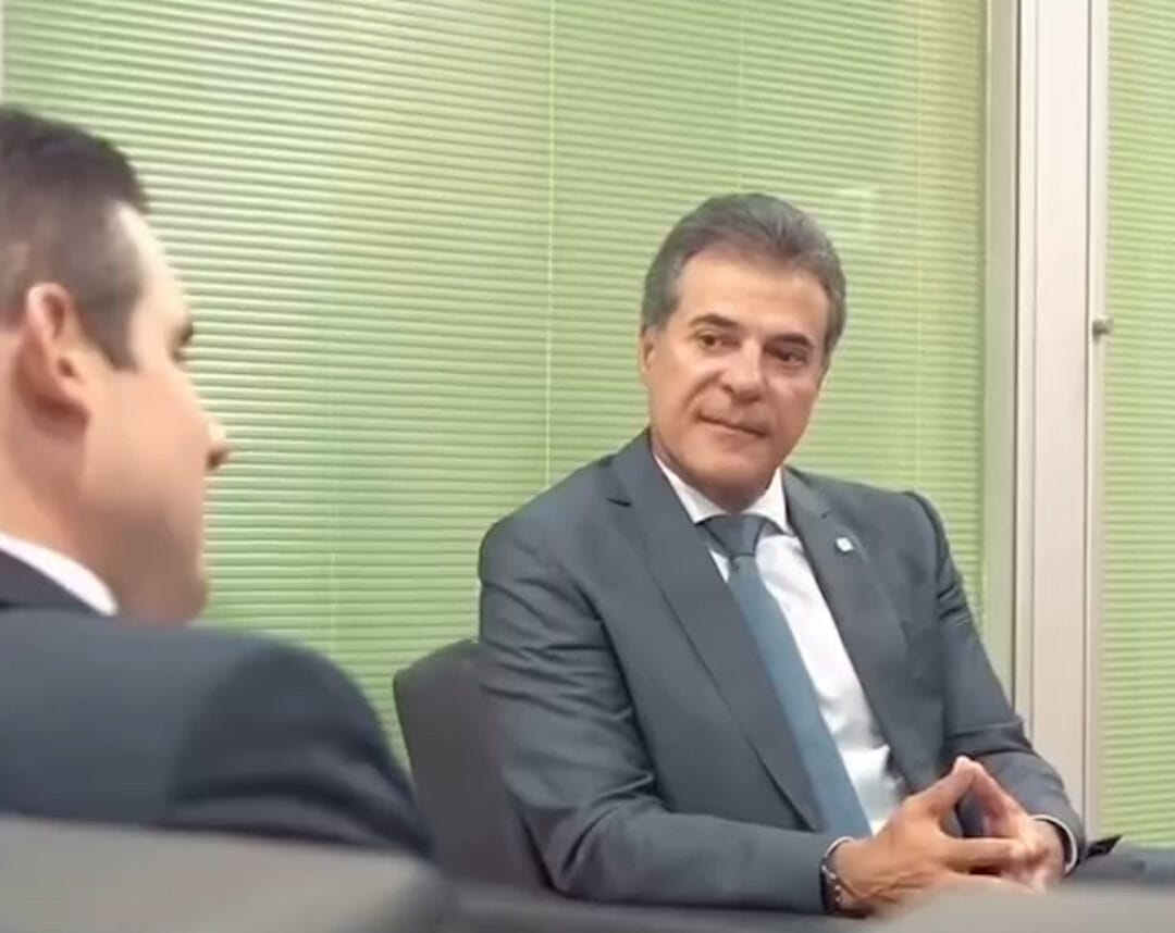 O Xadrez Político da Câmara: Como Beto Richa e Hugo Motta Podem Tirar Eduardo Bolsonaro do Jogo
