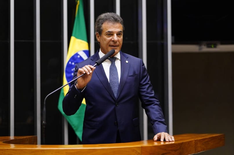 Bomba no Congresso! Beto Richa pode tirar cargo de Eduardo Bolsonaro