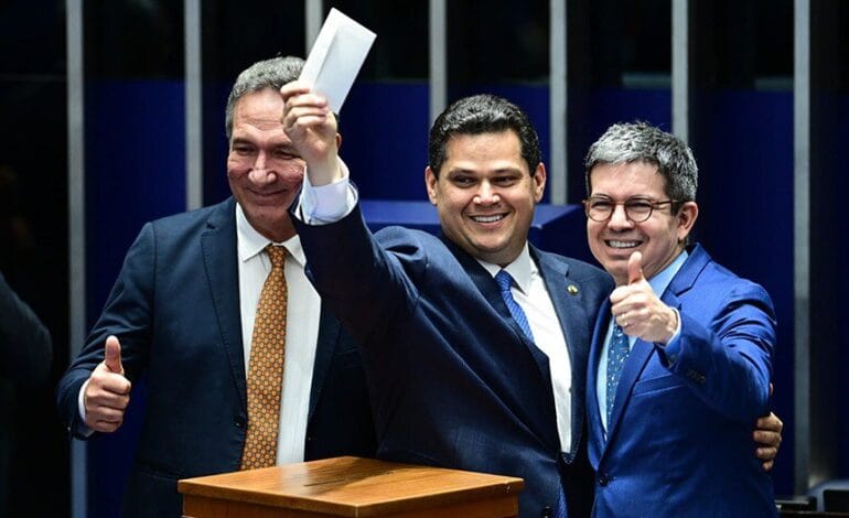 Davi Alcolumbre é o novo presidente do Senado