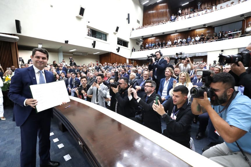 Posse de Alexandre Curi: não foi um lançamento de pré-candidatura, mas mostrou a força política de um candidato ao Governo do Paraná