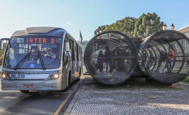 Laís Leão Defende Gratuidade no Transporte Público Durante Red Bull Showrun