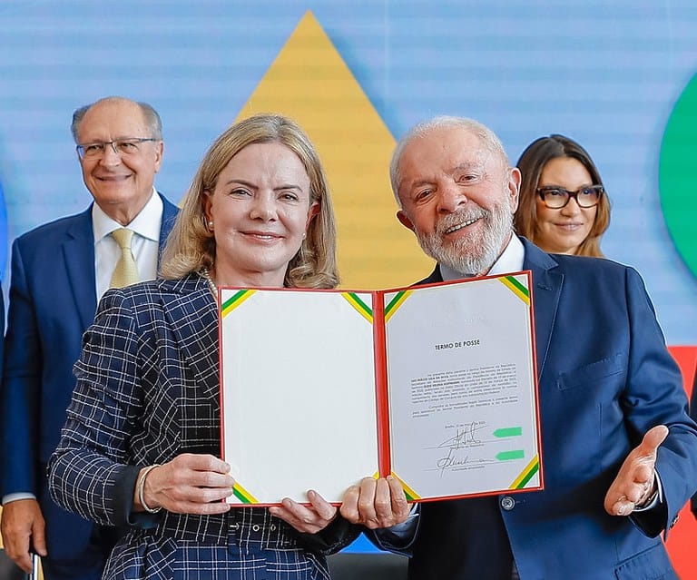 Com o Congresso rebelado e a popularidade despencando, Lula aposta em Gleisi para melhorar sua aceitação!