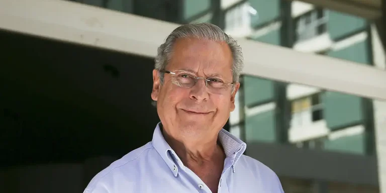 José Dirceu Aponta Crise na Direita e Confiança em Lula para 2026