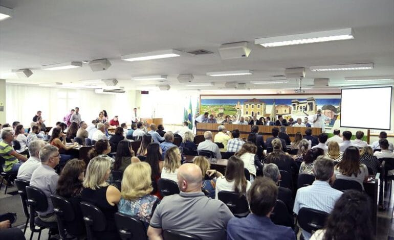 Audiência pública debate regularização fundiária em Curitiba