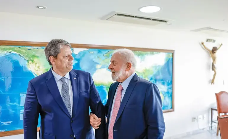Pesquisa AtlasIntel/Latam: Lula Venceria Tarcísio sem Bolsonaro, mas Perde no 1º Turno com o Ex-Presidente na Disputa