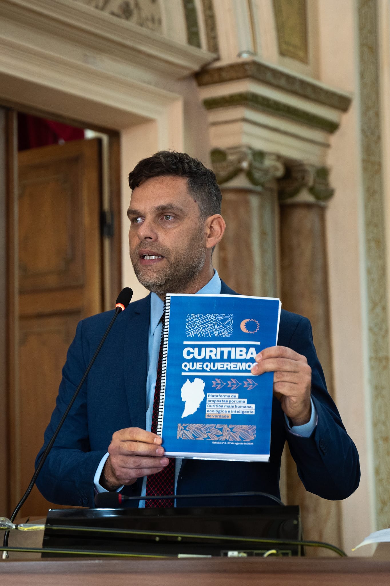 Goura entrega documento com sugestões para Plano Diretor de Curitiba à Câmara Municipal