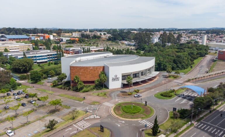 Shows internacionais e stand-ups comandam programação de maio do Teatro Positivo