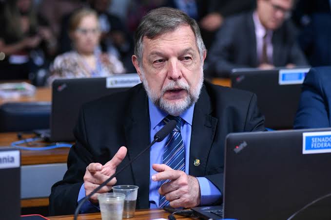 Senador Flávio Arns assume coordenação do Sistema Nacional de Educação na FPeduQ