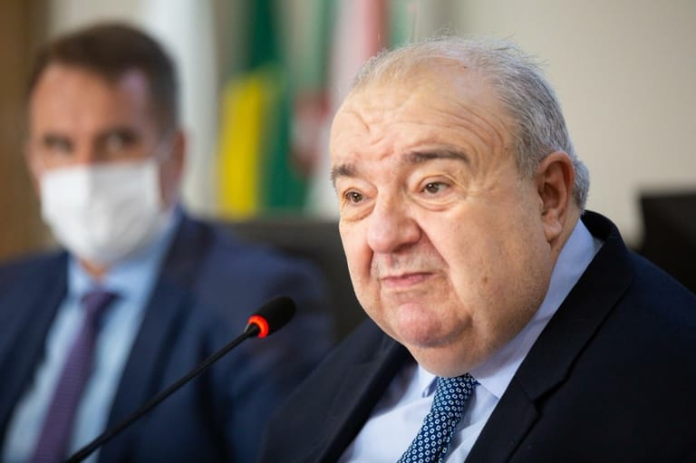 Pedido de cassação do MP pode tirar Rafael Greca da disputa pelo Governo do Paraná em 2026
