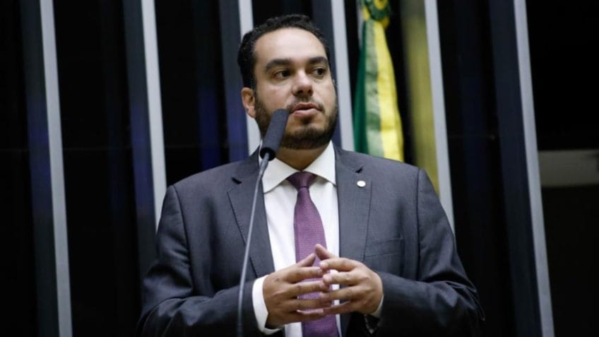 Paulo Martins se filia ao Partido Novo e mira 2026: reforço de peso para a direita paranaense
